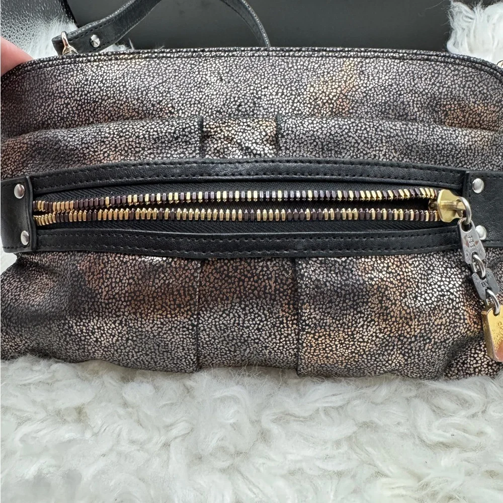 See by Chloe Black and Gold Textured Crossbody Bag - Picture 5 of 10